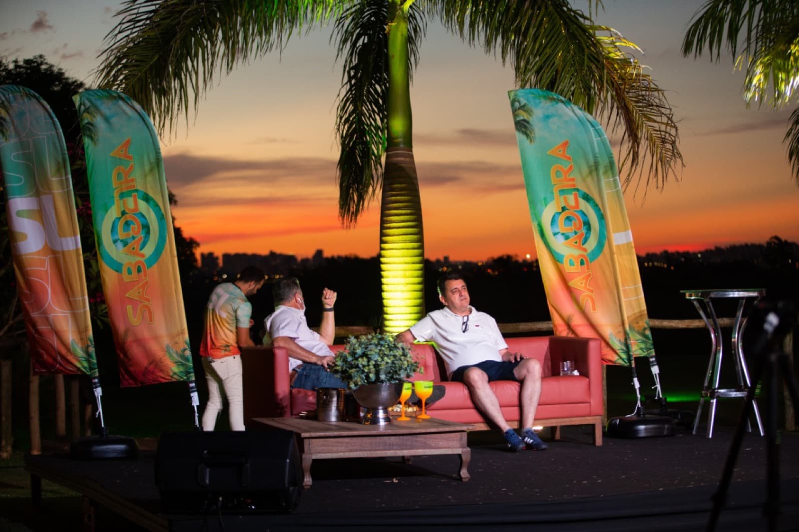 Festa com lounge ao pôr do sol na Xakara Eventos
