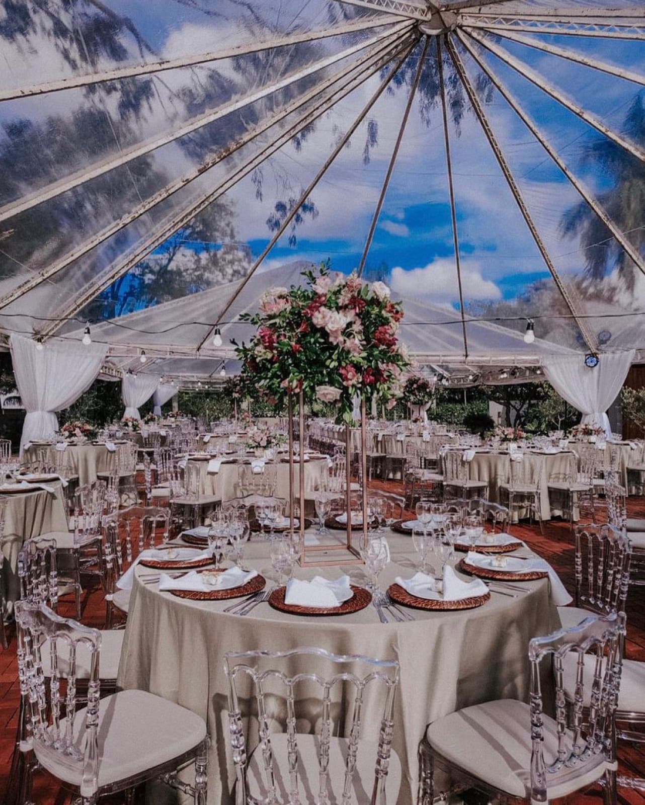 Mesa posta para recepção no The Wedding Terrace